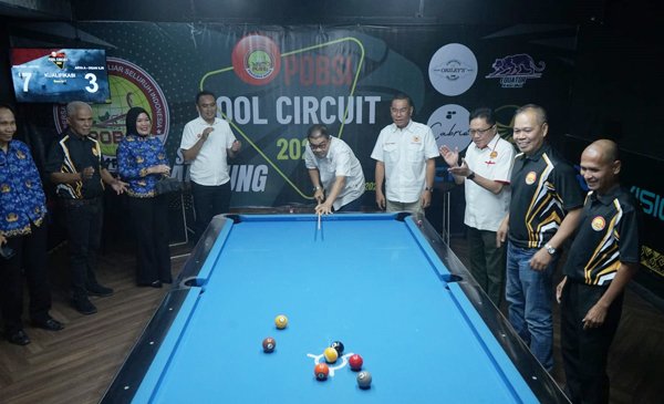 Ketua Harian KONI Lampung Lakukan Break Buka POBSI Pool Circuit Nasional Seri 3