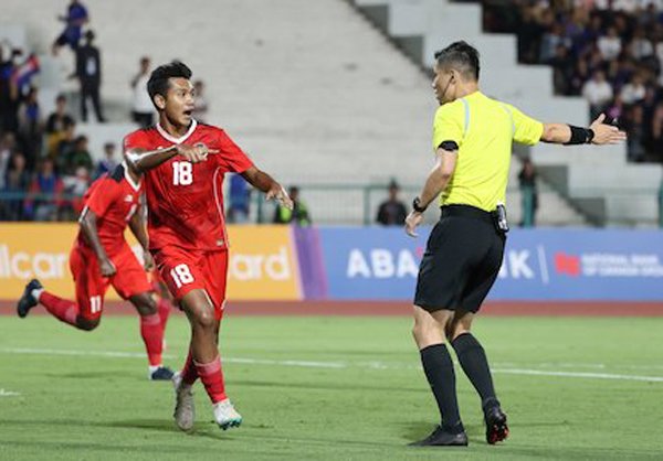 Indonesia Pimpin Klasemen dan Hentikan Mimpi Kamboja ke Semifinal Sepakbola SEA Games 2023