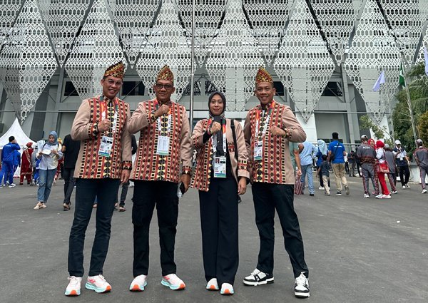 Gantengnya Kontingen Lampung Dengan Pakaian Defile di PON XXI Aceh-Sumut