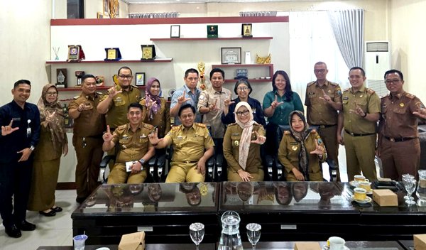 Sekda Lamsel Ikut Semangati Kejurnas Marching Band FYBI-UIM di Kalianda