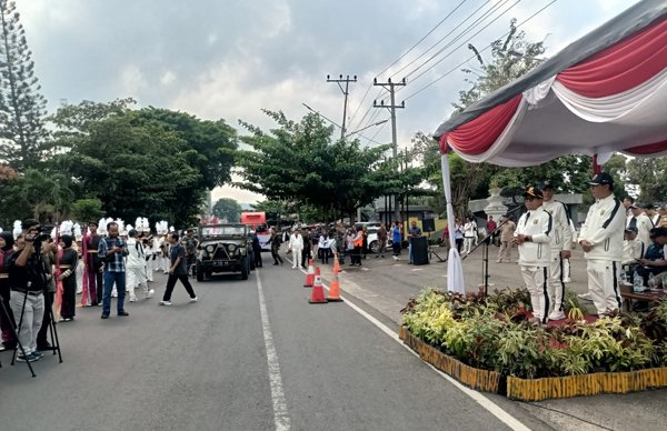 Pj Gubernur: Pawai Ini Saatnya Nguwongke Atlet Lampung