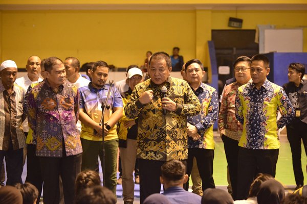 Semringah, Arinal Sambangi Latihan Bersama Atlet Beladiri PON di GOR Sumpah Pemuda